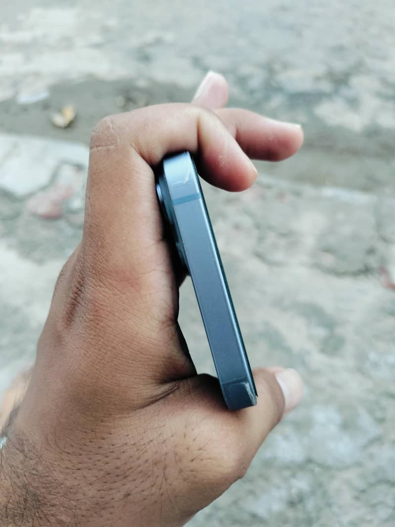 Apple iPhone 14 3