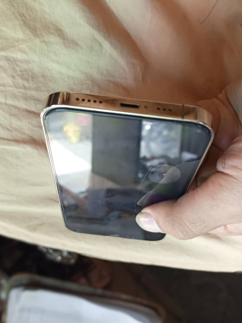 Apple iPhone 13 Pro 4