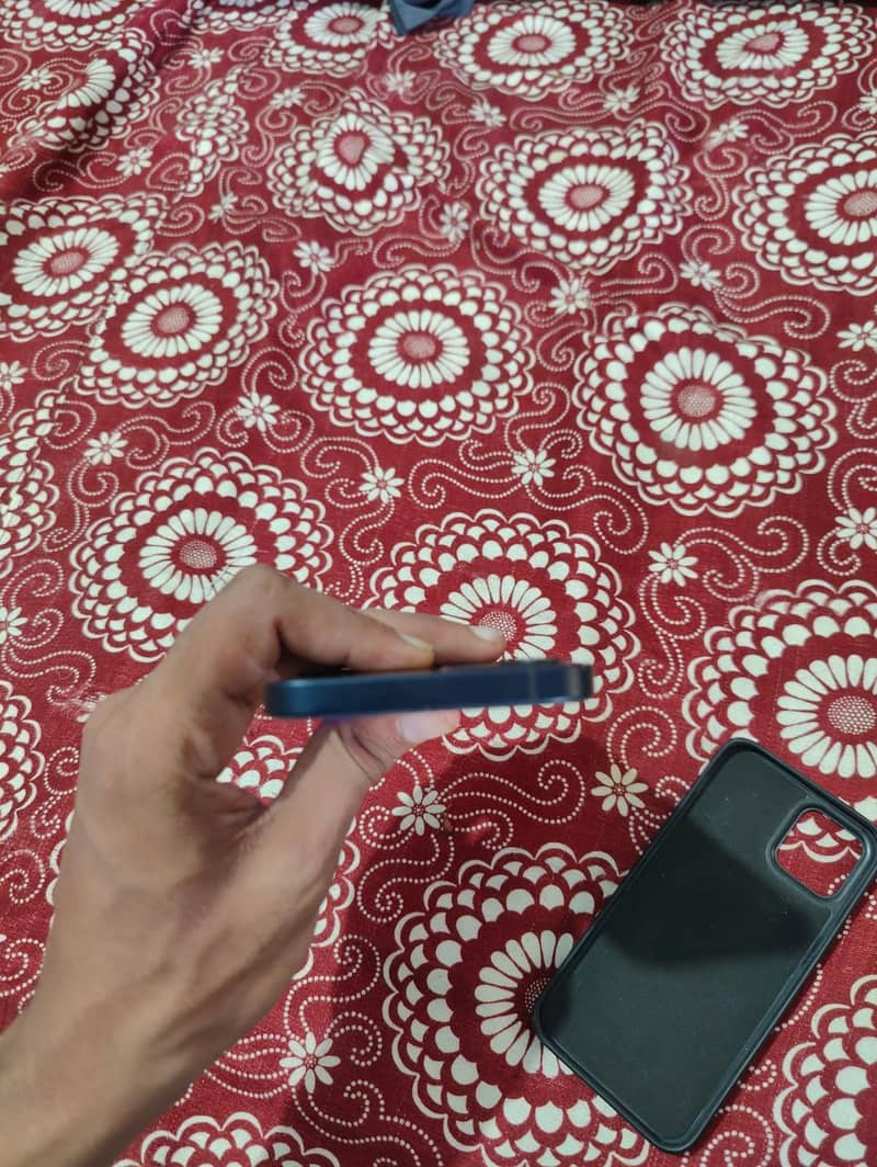 Apple iPhone 12 1