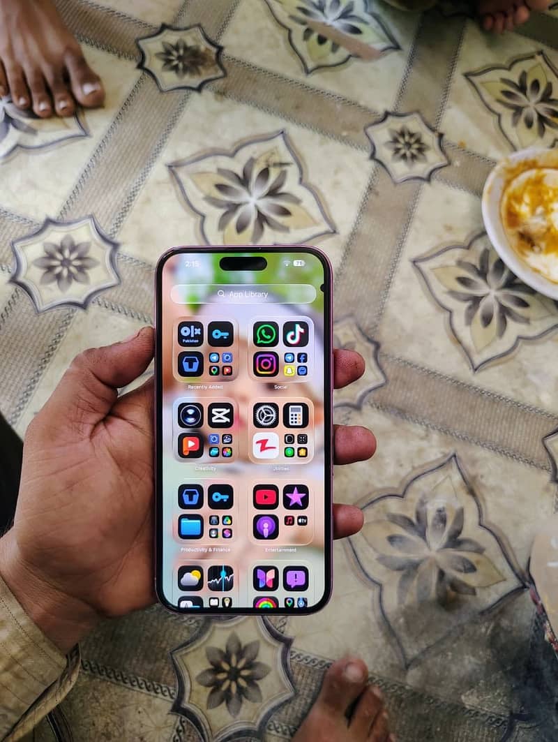Apple iPhone 16 Plus 1