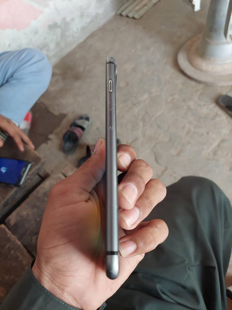 Apple iPhone 8 Plus 2
