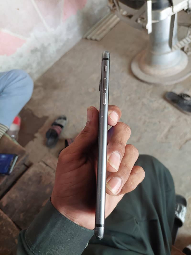 Apple iPhone 8 Plus 4