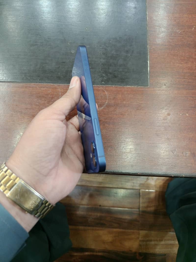 Apple iPhone 12 4