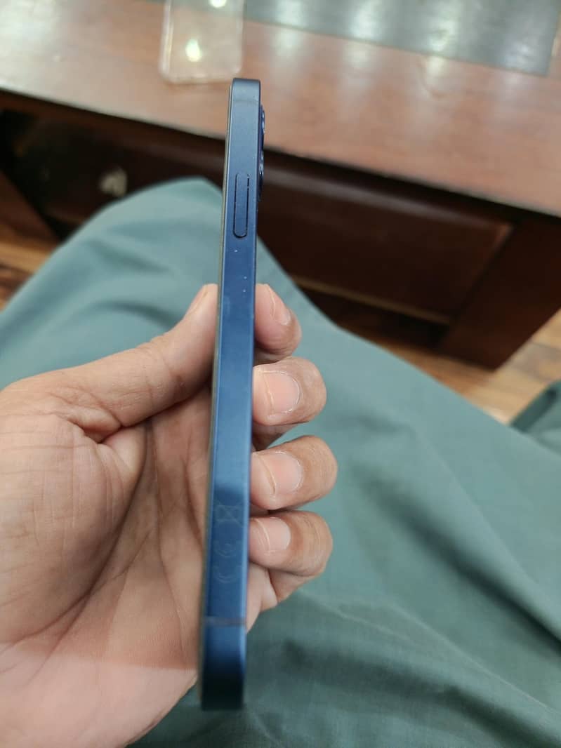 Apple iPhone 12 6