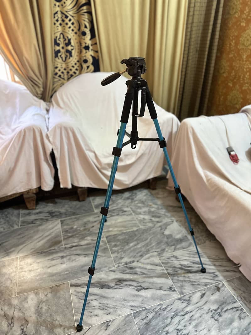 Camera stand / tripod 2