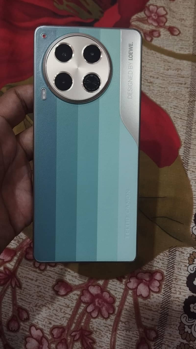 Tecno CAMON 30 1