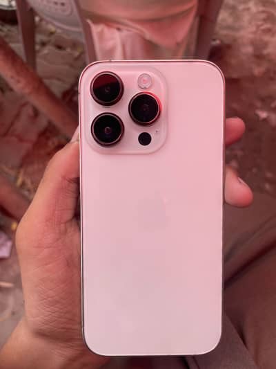 I phone 14 pro gold color