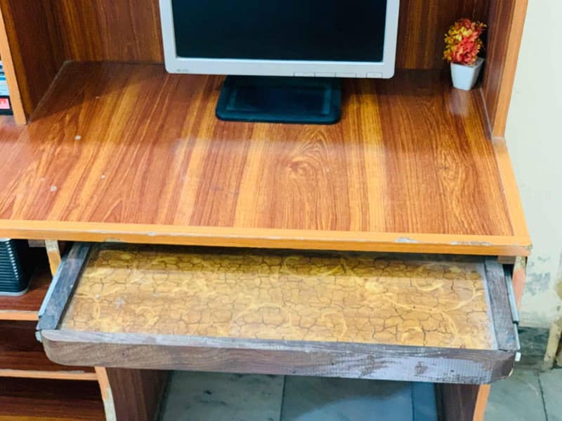 Computer Table 4