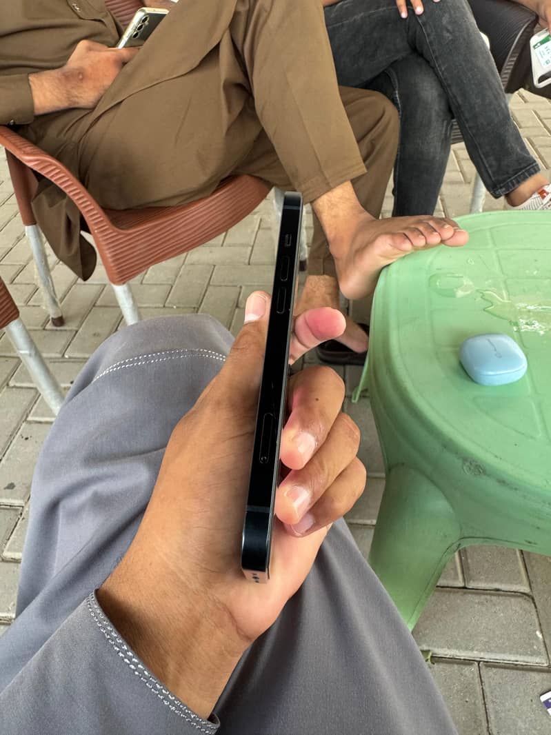 Apple iPhone 13 2