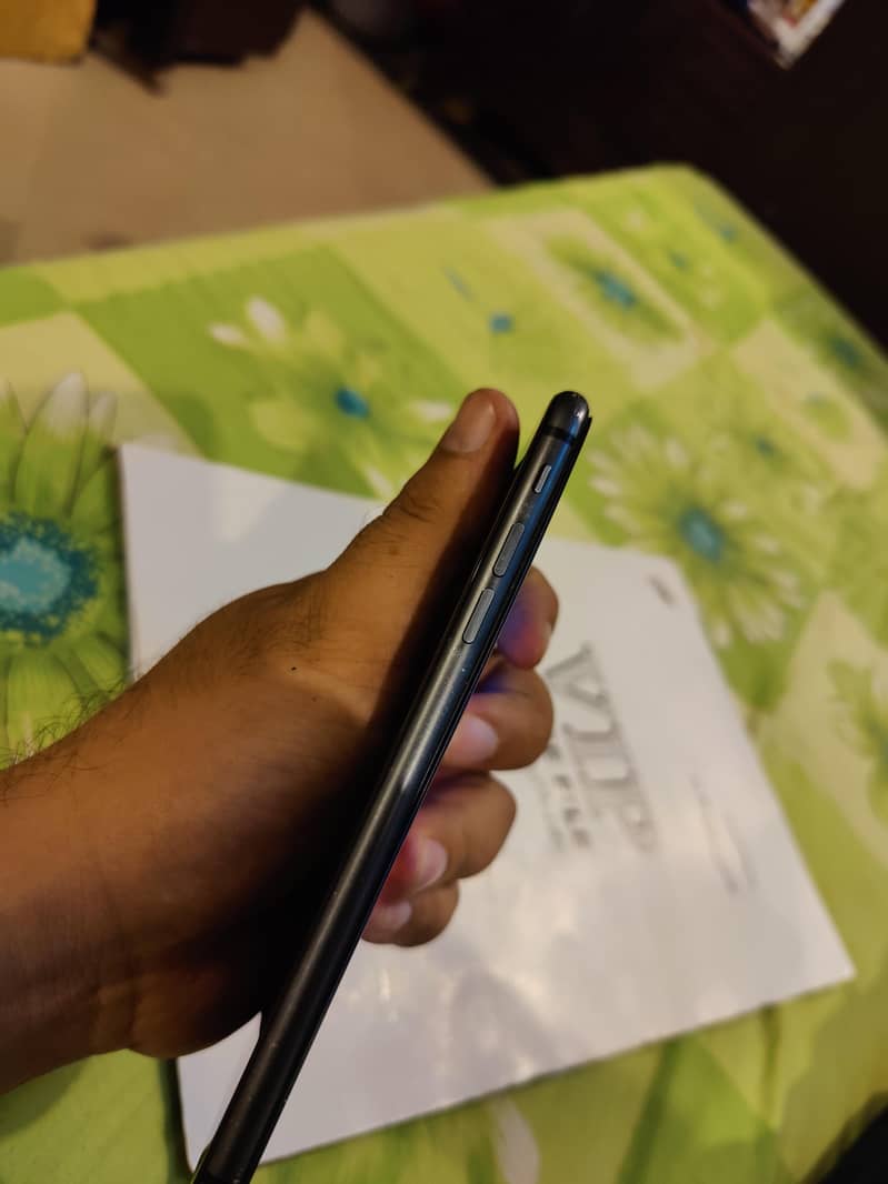 Apple iPhone 8 Plus 3