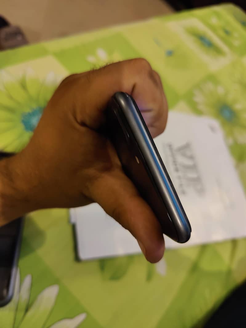 Apple iPhone 8 Plus 4