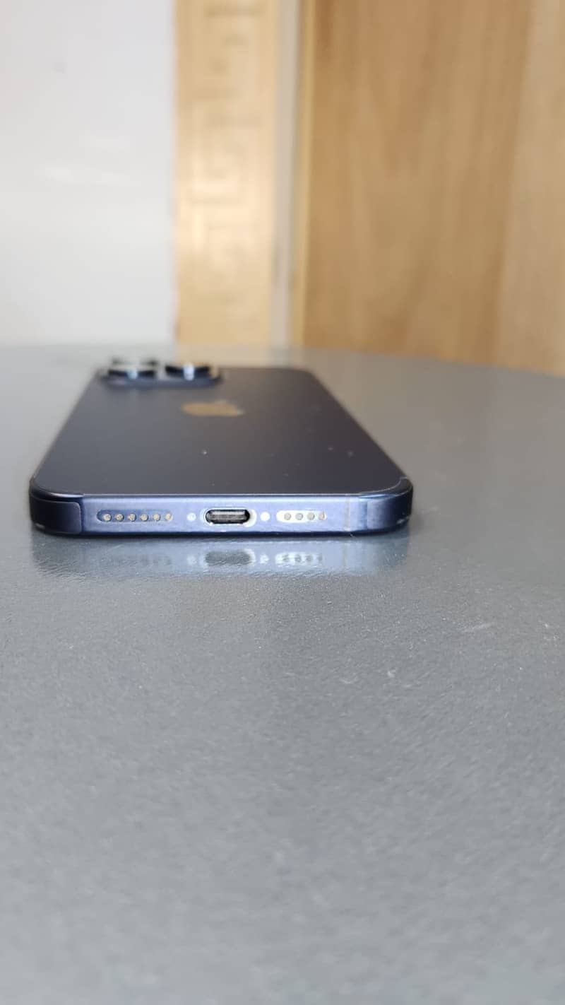 Apple iPhone 15 Pro Max 5