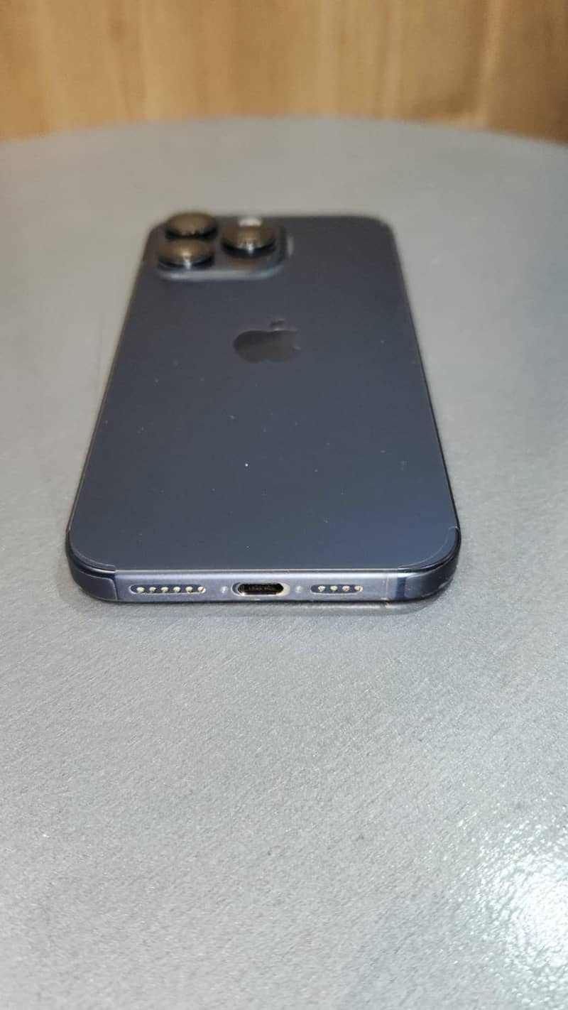Apple iPhone 15 Pro Max 6