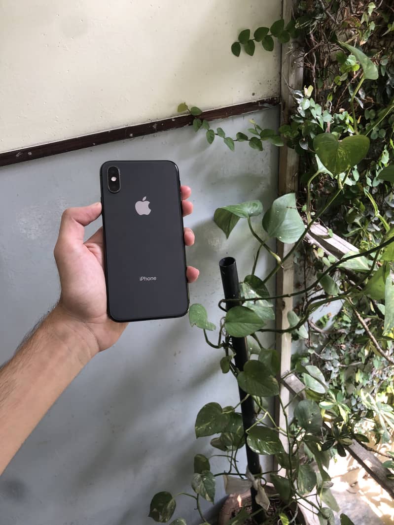 Apple iPhone XS 1