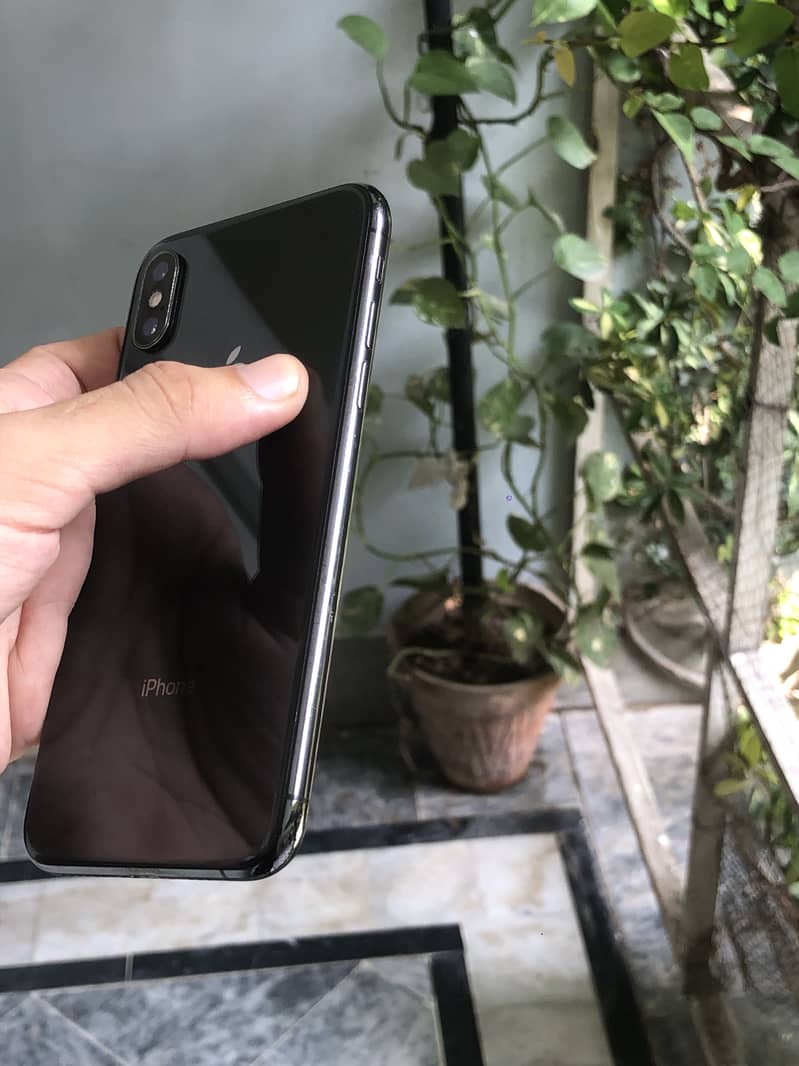 Apple iPhone XS 4