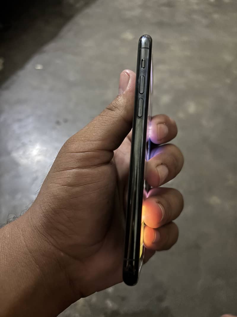 Apple iPhone 11 Pro 2