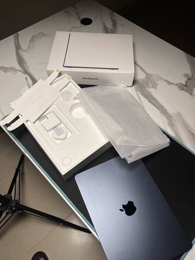 Macbook Air M4 — 16/256 — 100% Battery — Orignal Box — 10/10 -Like New