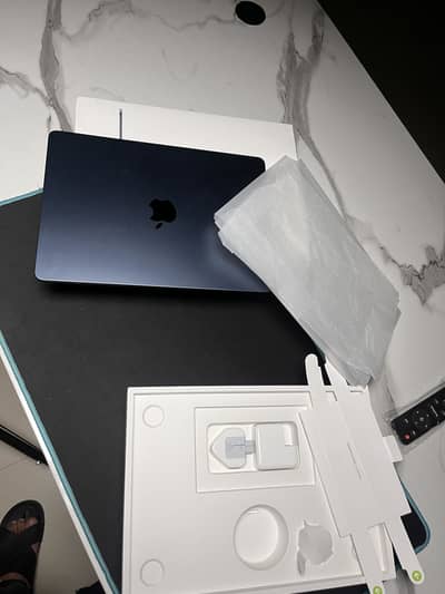Macbook Air M4 — 16/256 — 100% Battery — Orignal Box — 10/10 -Like New