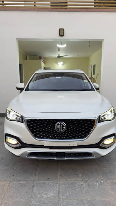 MG HS Trophy 2021 – Pearl White | Excellent Condition
