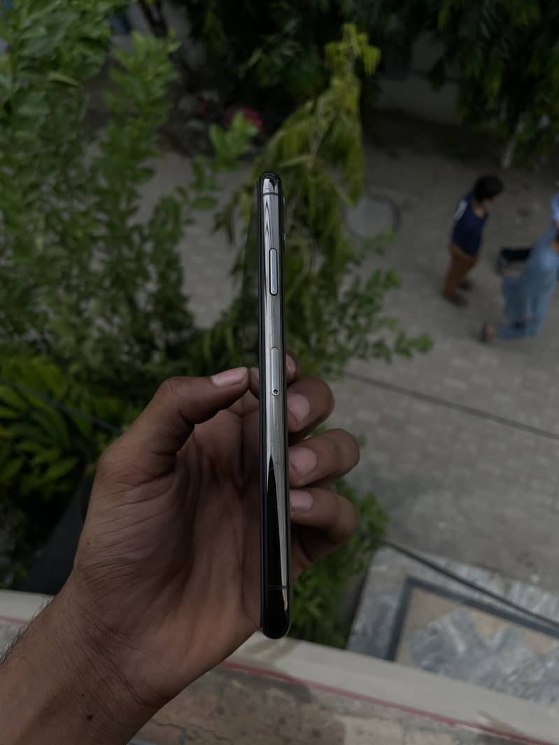 Apple iPhone 11 Pro Max 3