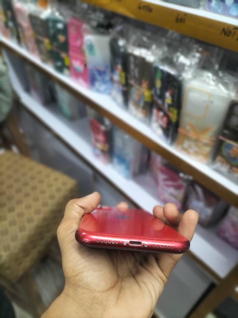 Apple iPhone 11 3