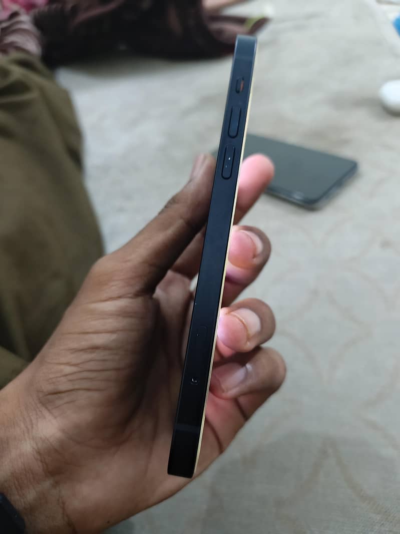 Apple iPhone 12 3