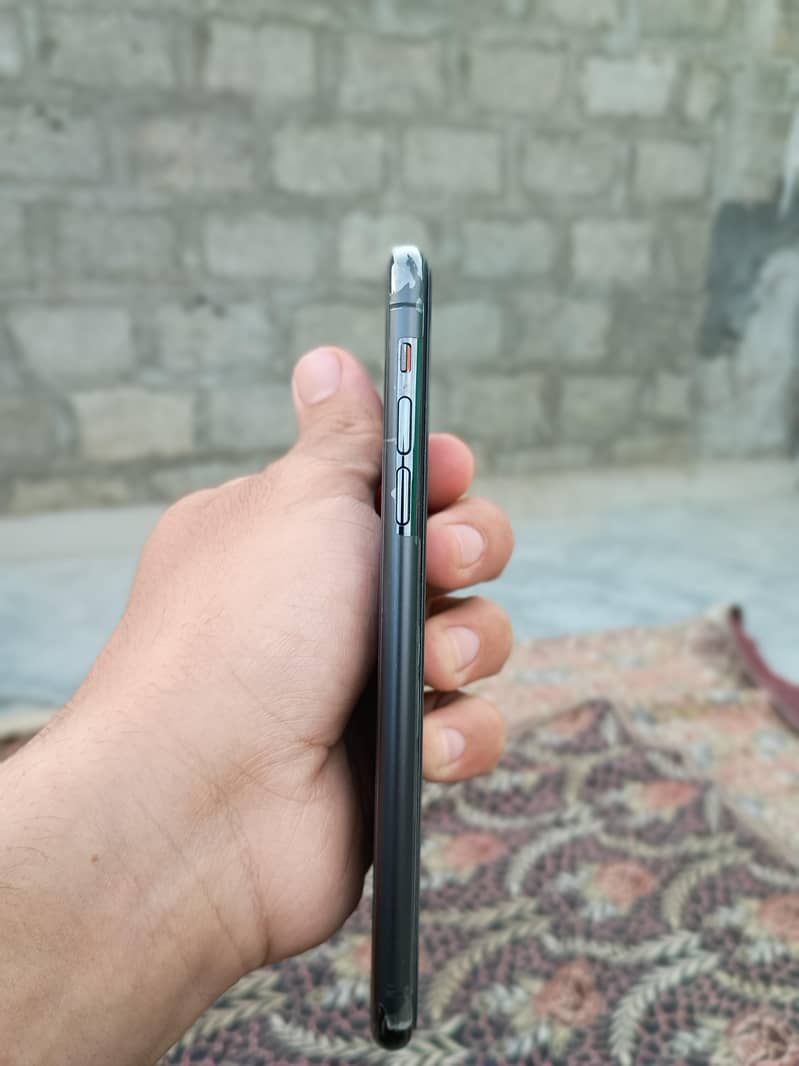 Apple iPhone 11 Pro Max 2