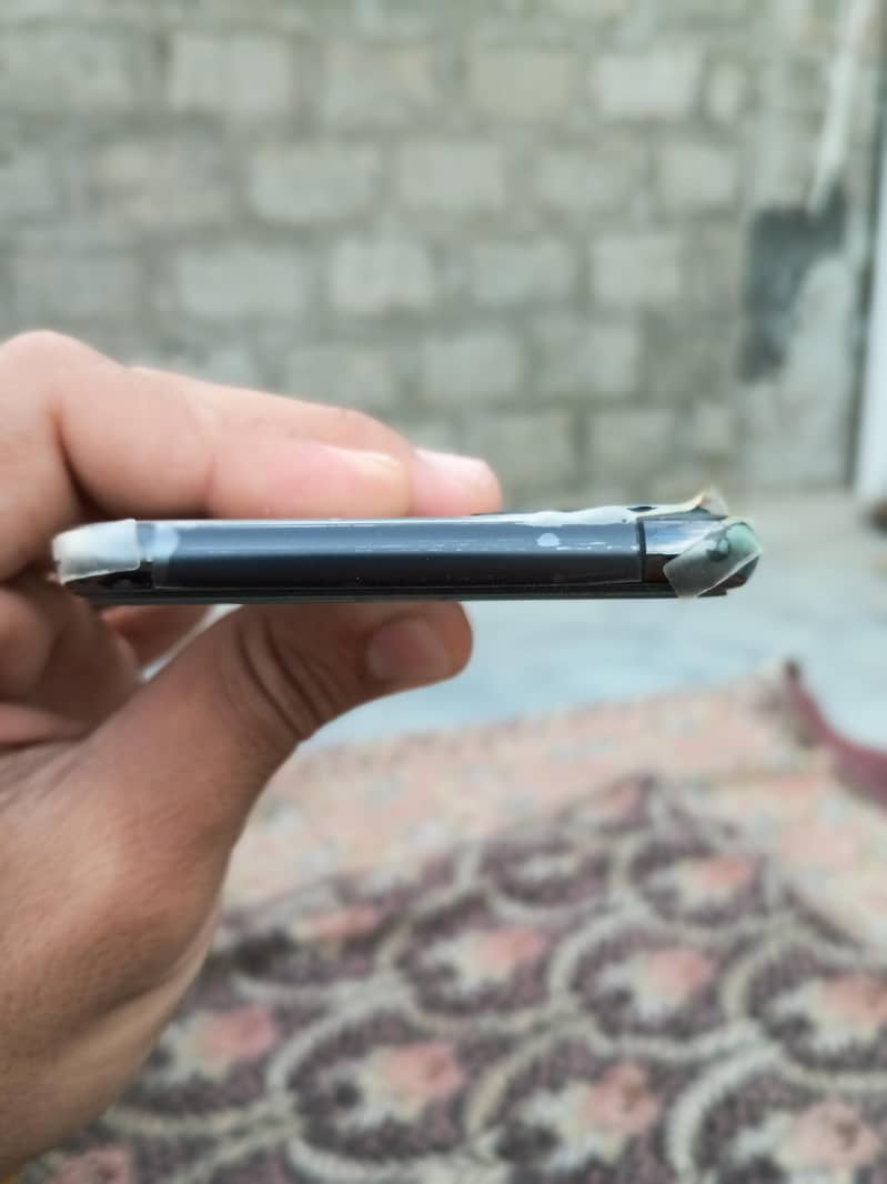 Apple iPhone 11 Pro Max 4
