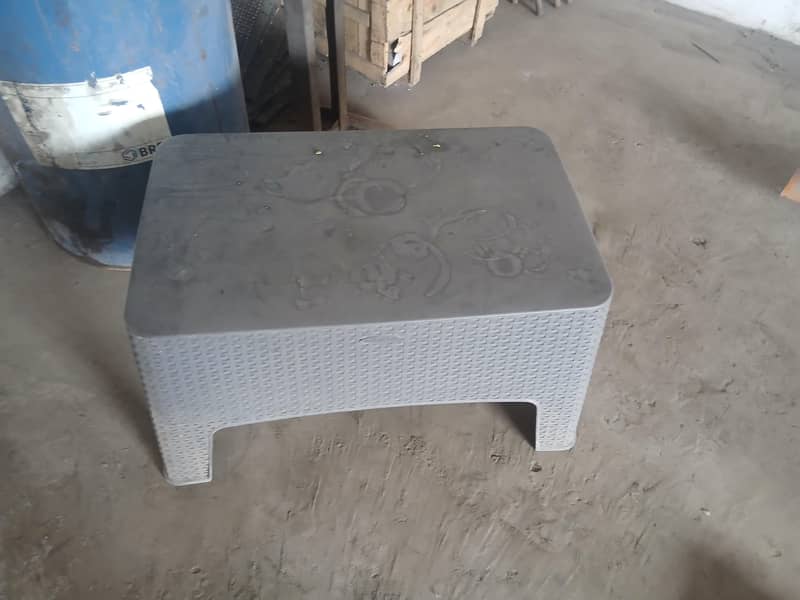 citizen plastic table 1