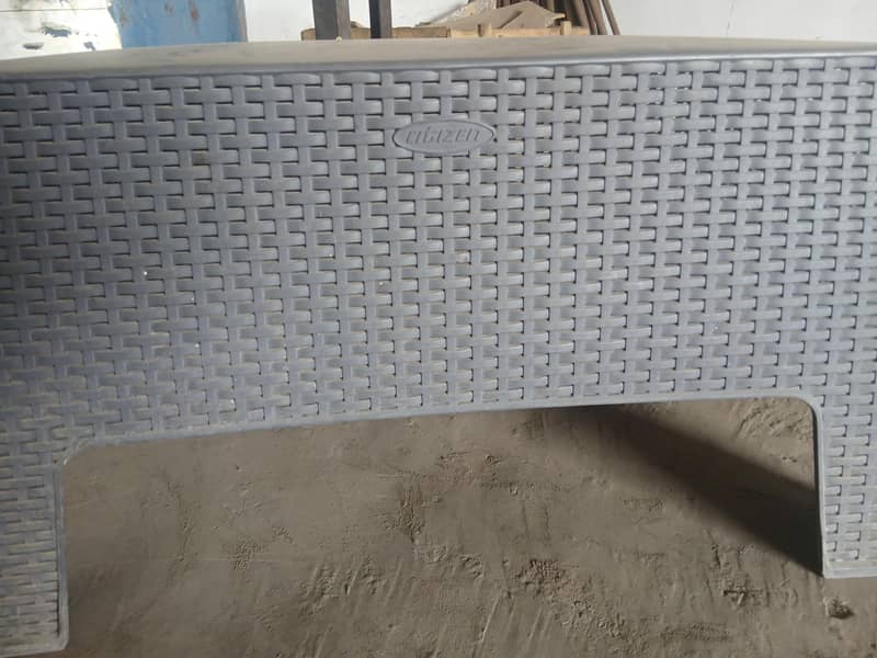 citizen plastic table 2