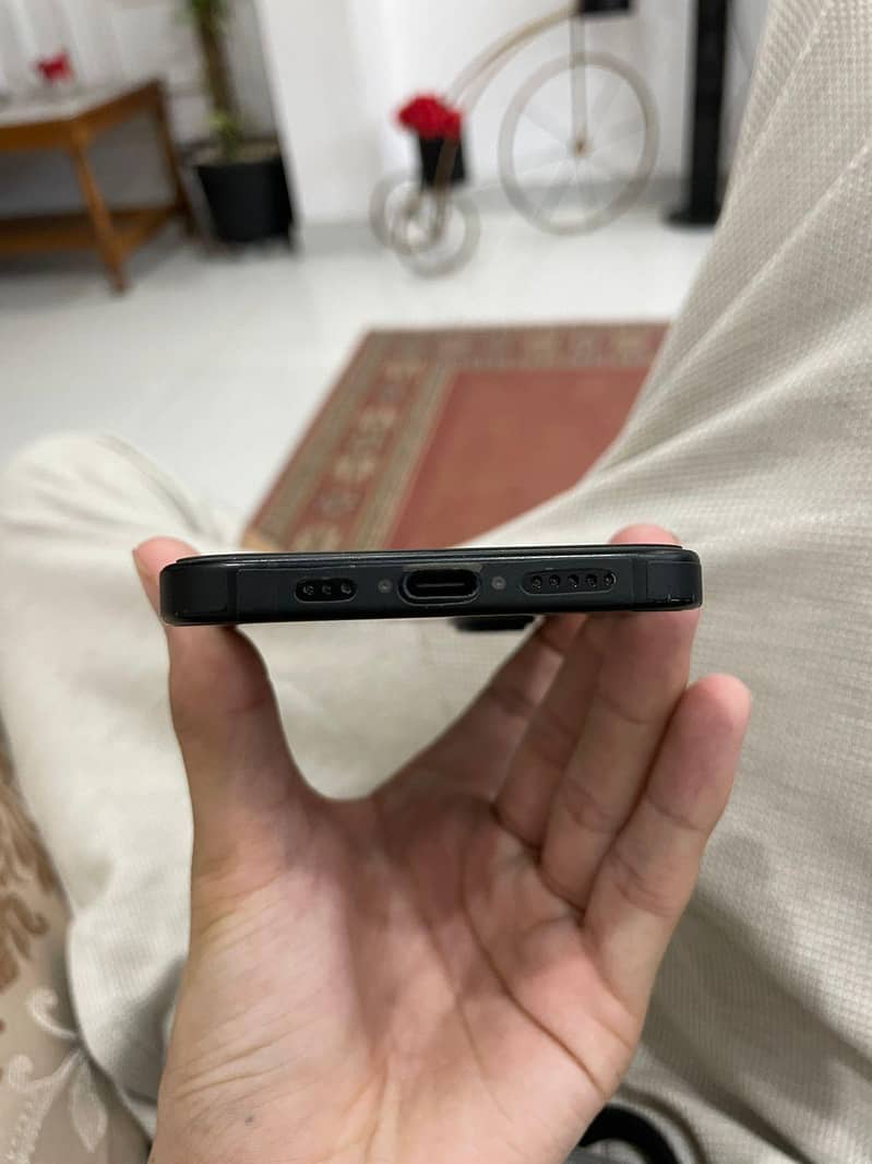 Apple iPhone 16 3