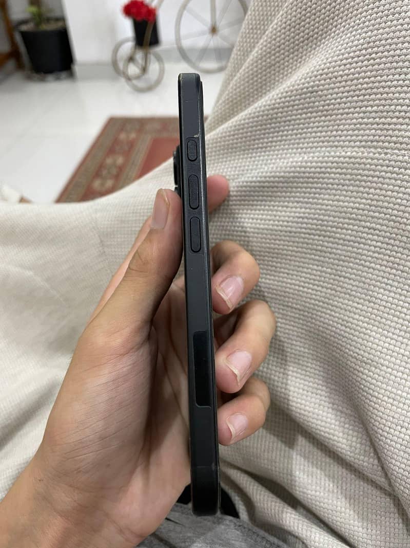 Apple iPhone 16 5