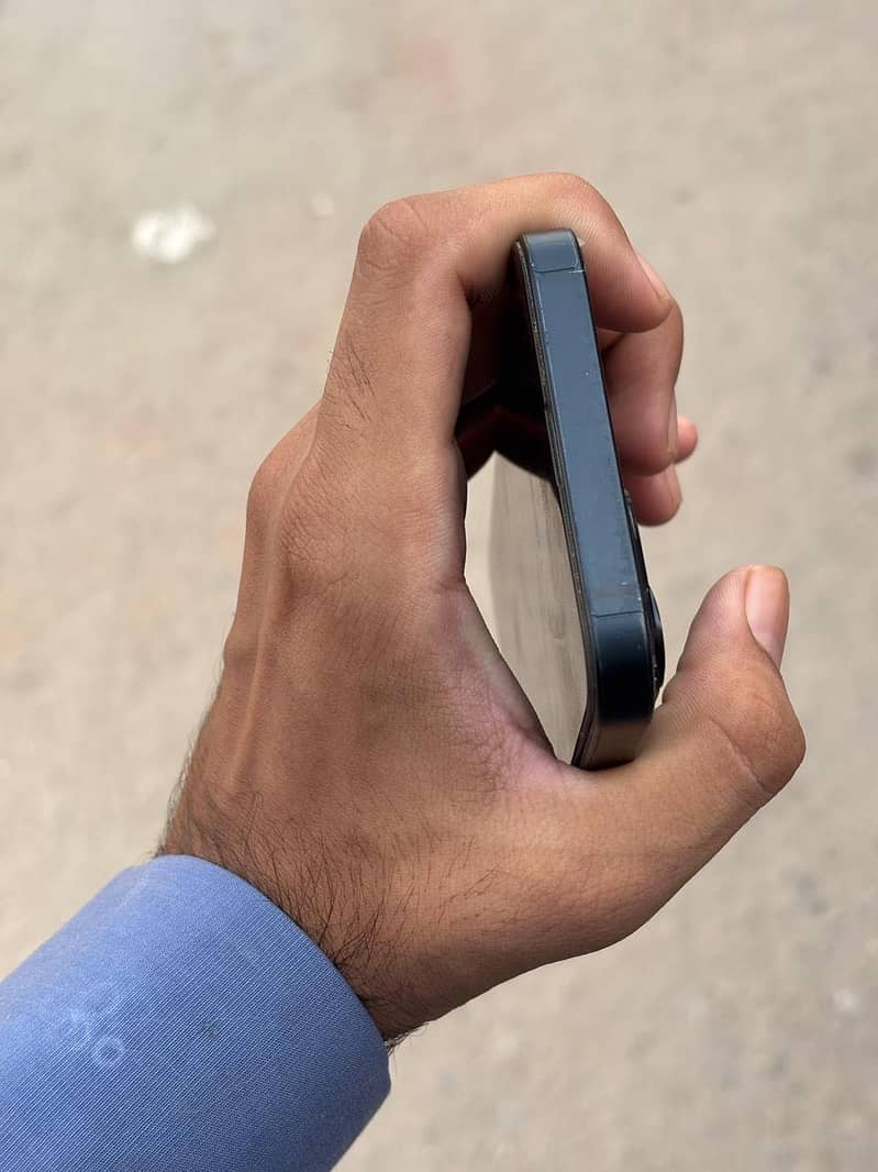 Apple iPhone 13 2