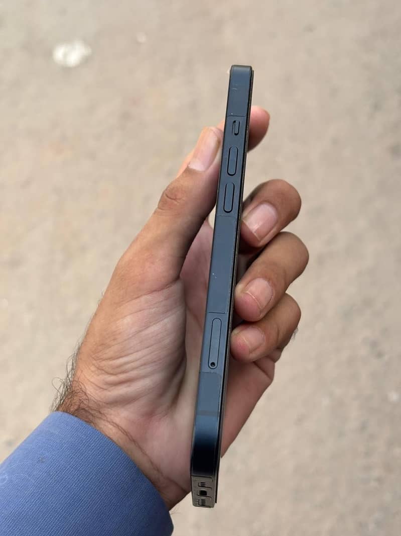 Apple iPhone 13 3