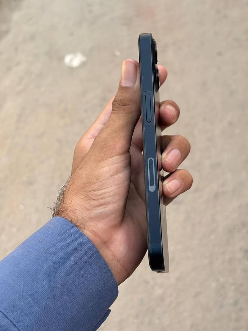 Apple iPhone 13 4