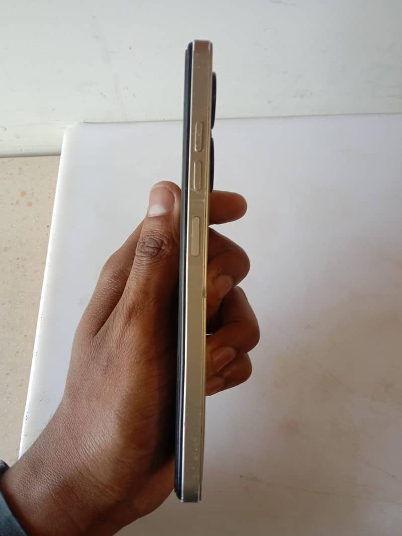 Tecno 4