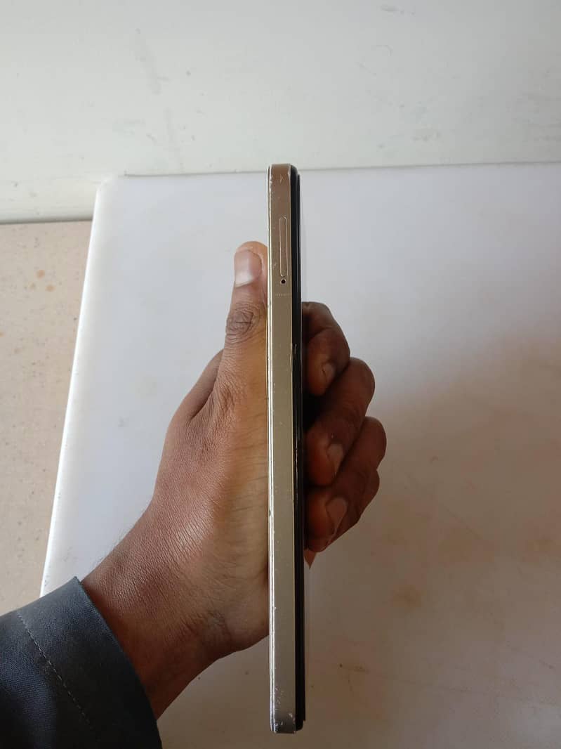 Tecno 6