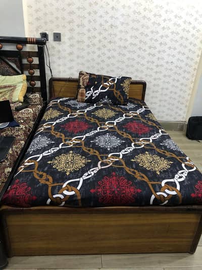 bed for sell (2 person can easily accupie)