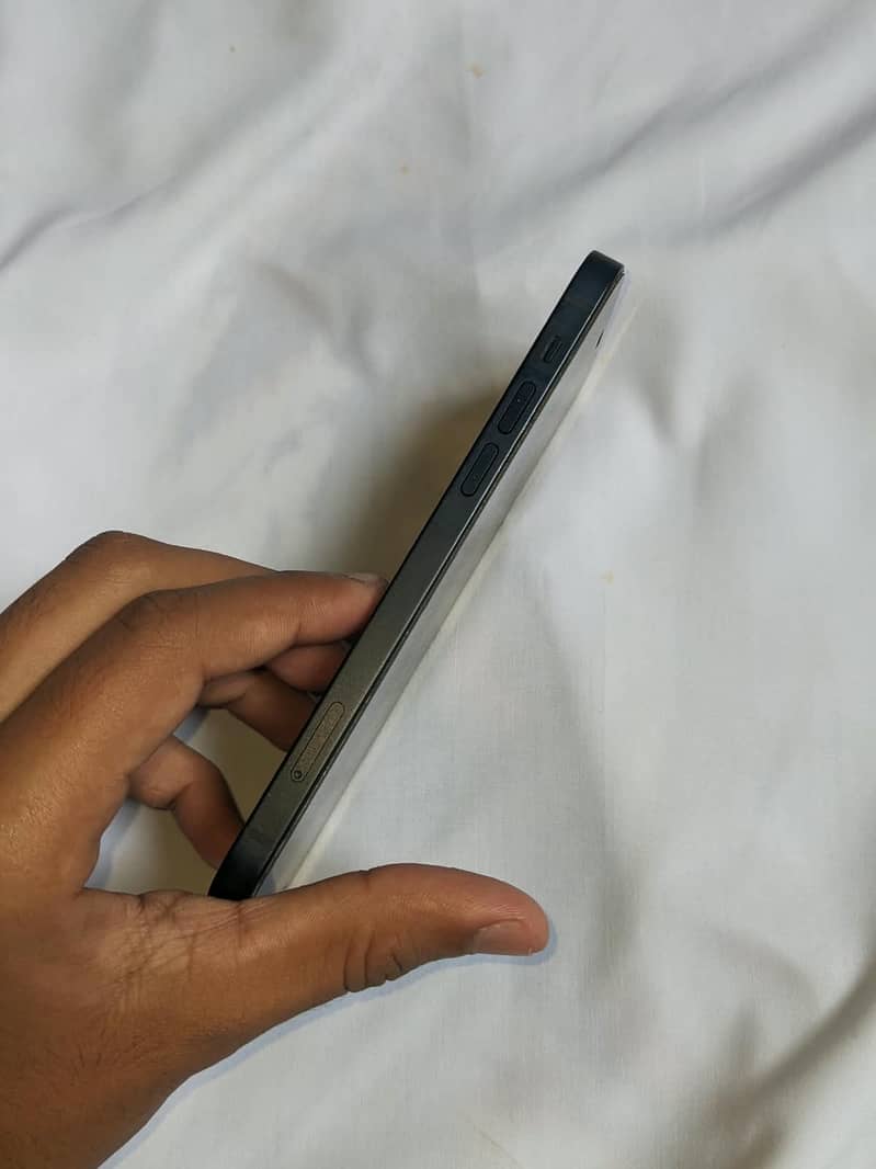 Apple iPhone 12 3