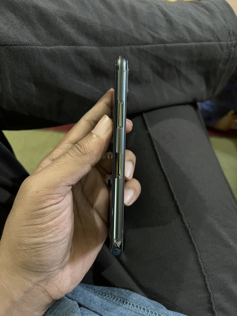 Apple iPhone 11 Pro 3