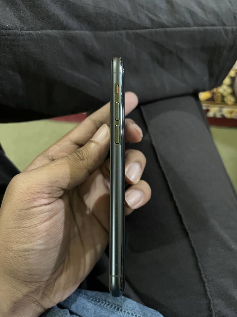 Apple iPhone 11 Pro 6