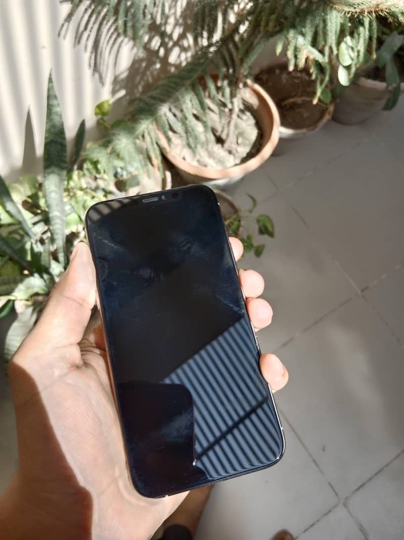 Apple iPhone 11 Pro 1