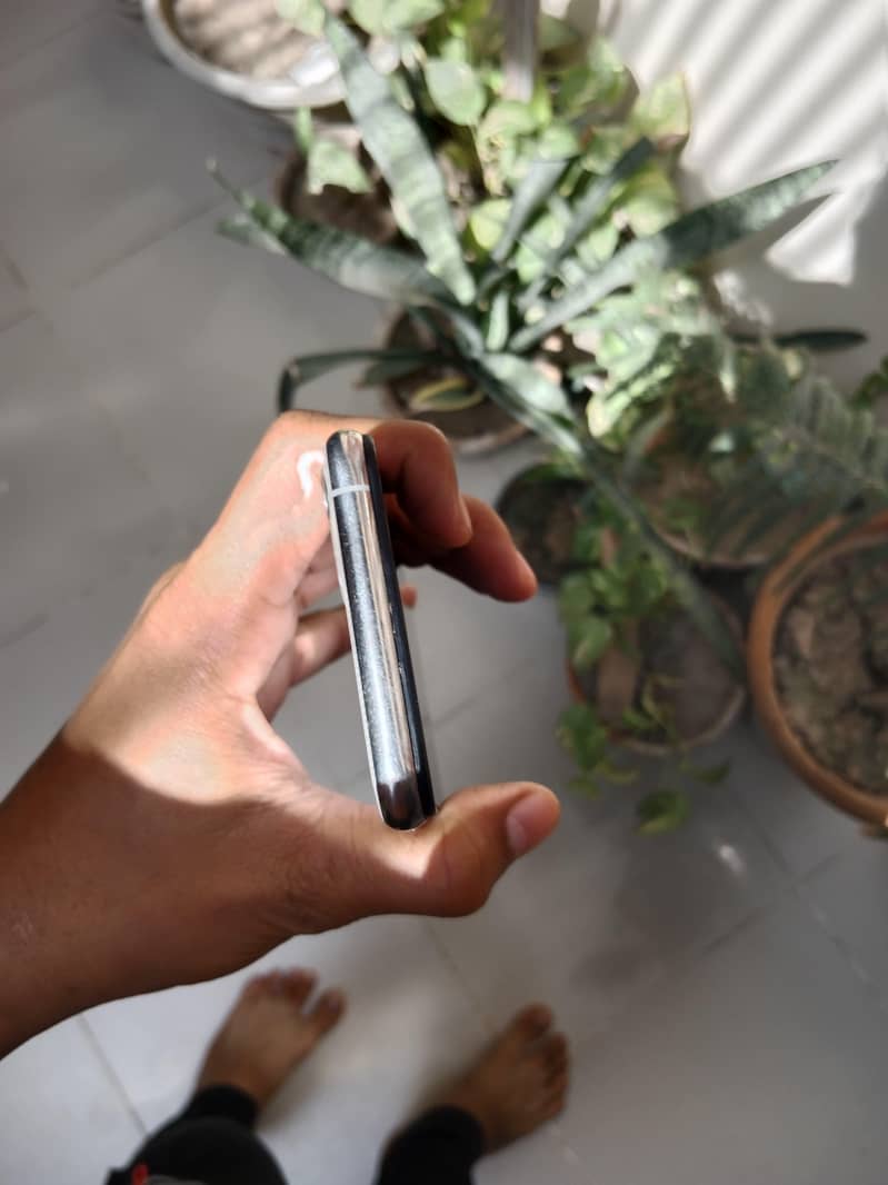 Apple iPhone 11 Pro 2