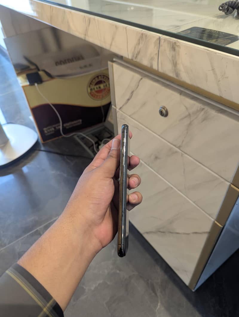 Apple iPhone 11 Pro Max 2