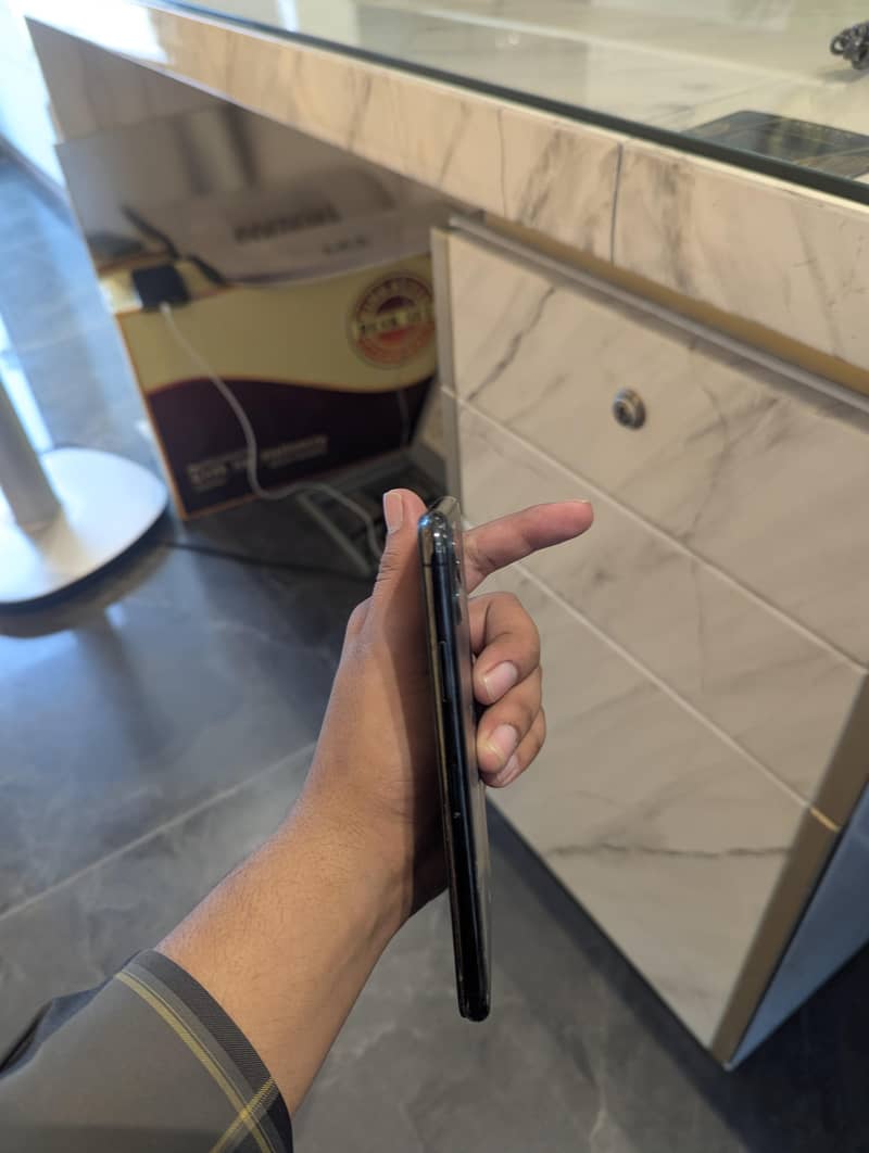 Apple iPhone 11 Pro Max 3