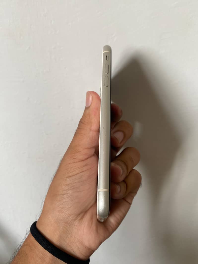 Apple iPhone 11 3