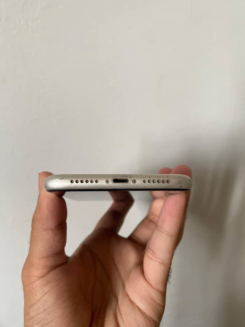 Apple iPhone 11 7