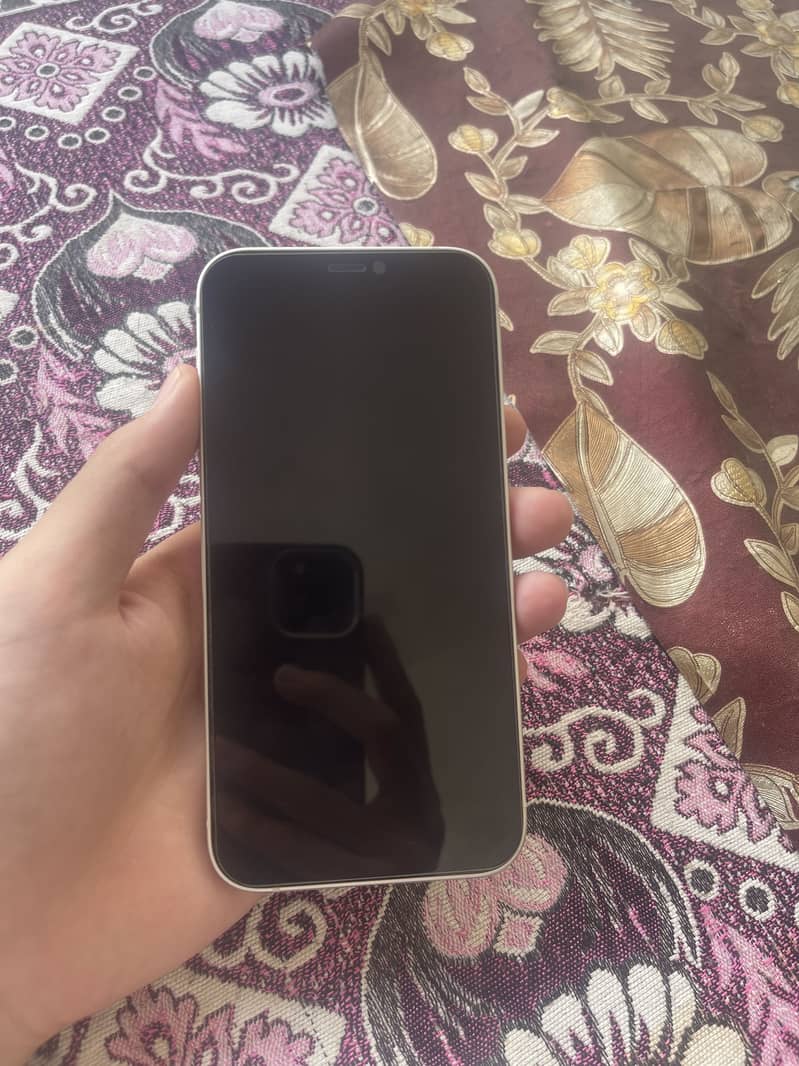 Apple iPhone 12 4