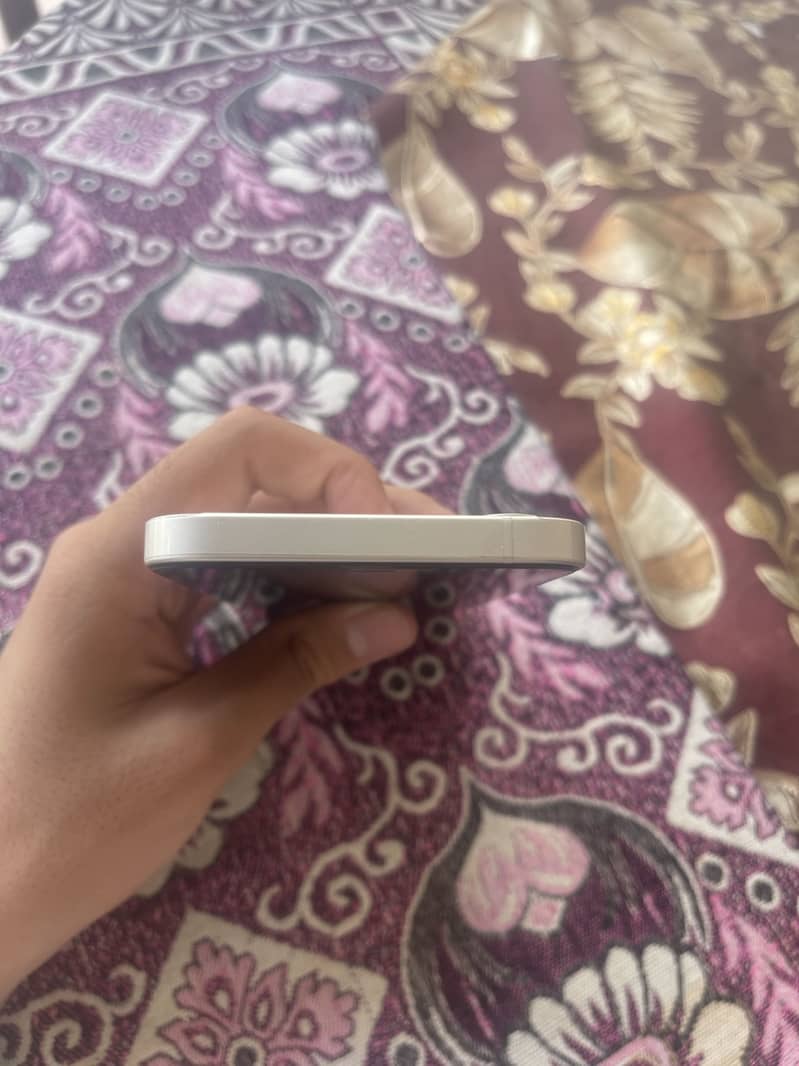 Apple iPhone 12 6