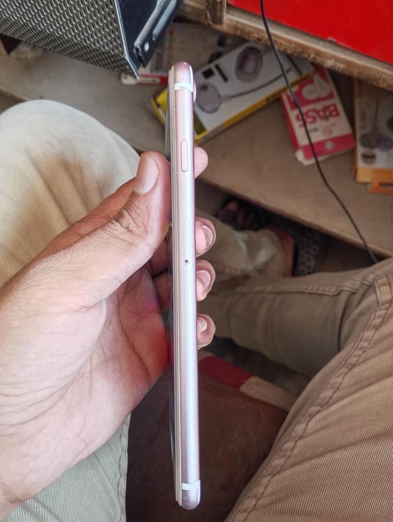 Apple iPhone 7 Plus 1